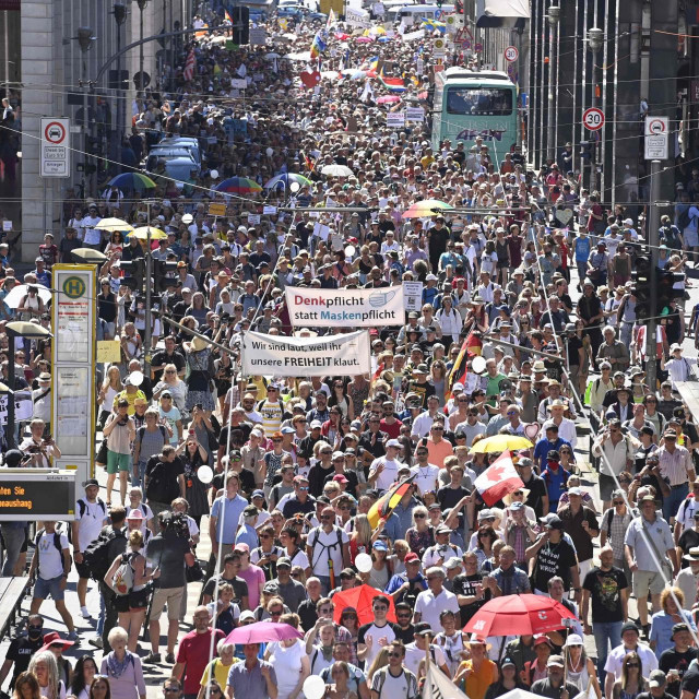 Prosvjed protiv korona-mjera u Berlinu