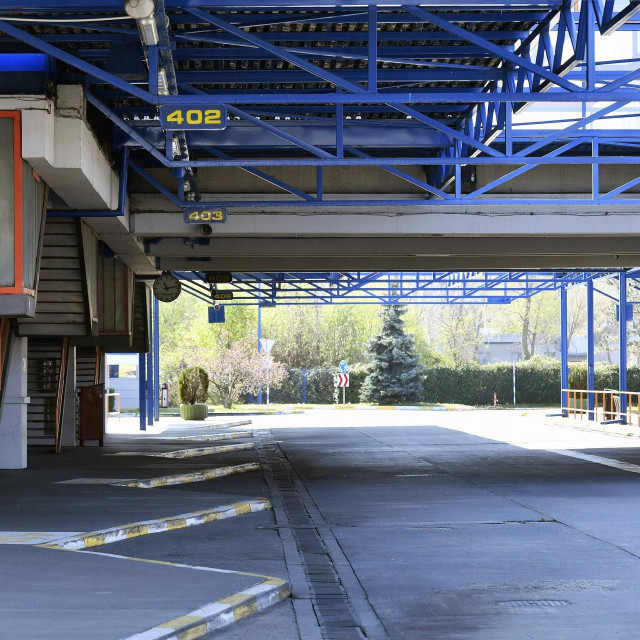 Autobusni kolodvor u Zagrebu snimljen 1. travnja, u vrijeme 'lockdowna'