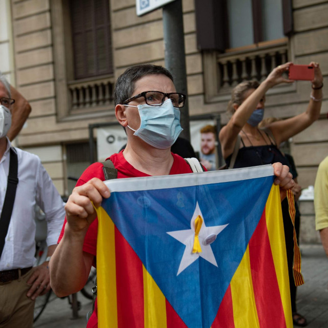Prosvjednik s katalonskom zastavom u Barceloni