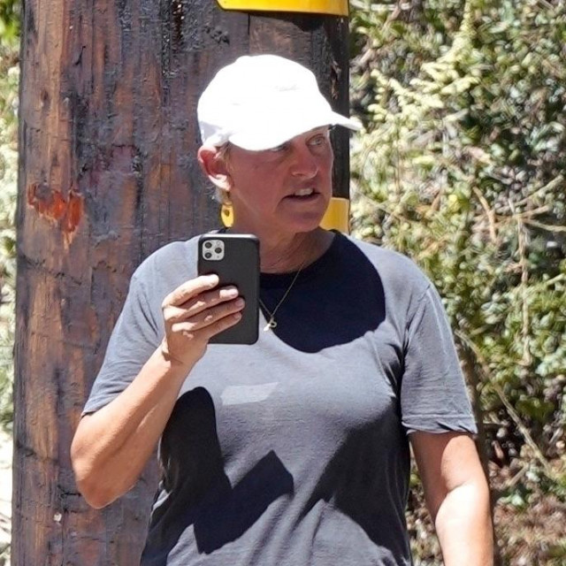 Ellen DeGeneres snimljena u blizini svoje kuće po prvi puta nakon izbijanja skandala