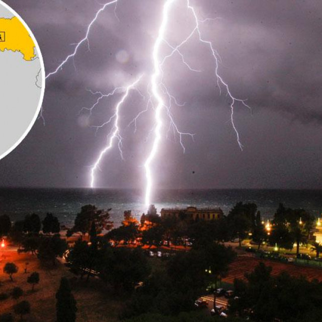 Fotografija munja je arhivska snimka iz Umaga