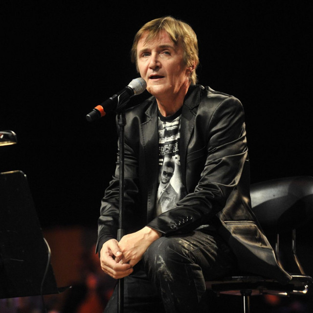 Zagreb, 141012.
Koncertna dvorana Vatroslava Lisinskog.
Skladatelji Zrinko Tutic i Rajko Dujmic odrzali svoj zajednicki koncert ”Muzika zabava” gdje su otpjevali svoje pjesme hitove u kojima uzivaju generacije.
Na fotografiji: Rajko Dujmic.