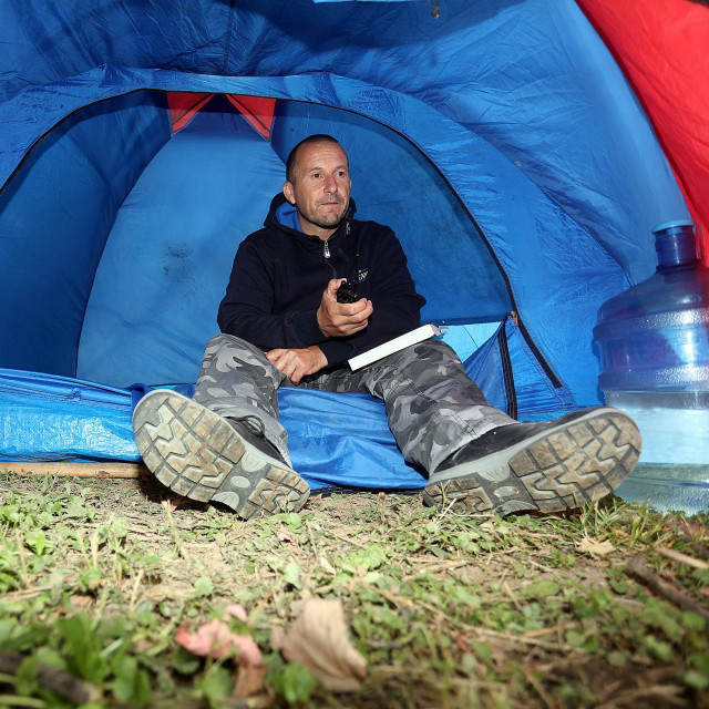 Roberto Mateš u šatoru