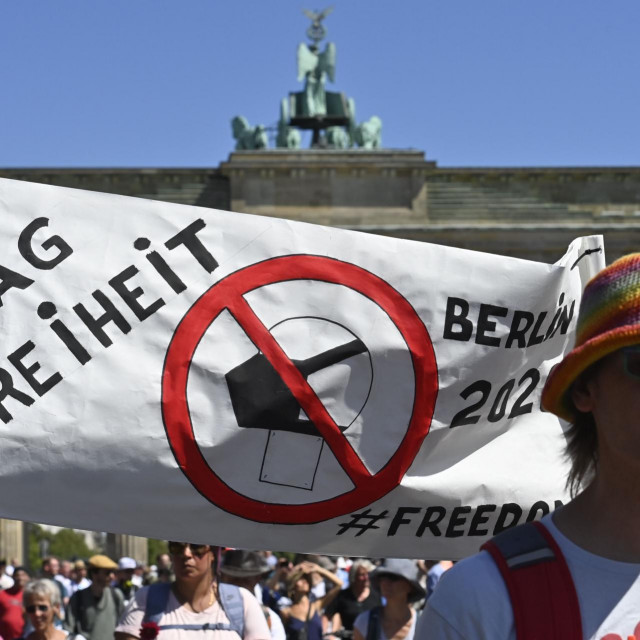 Prosvjedi u Berlinu protiv antiepidemioloških mjera