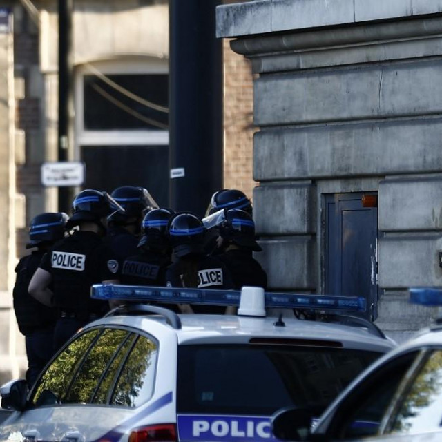 Policija ispred banke u Le Havreu