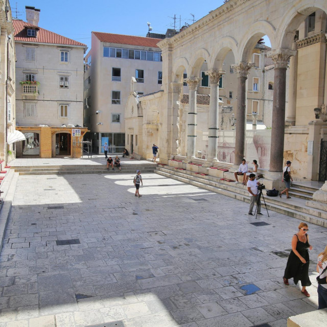 Mali broj turista na Peristilu