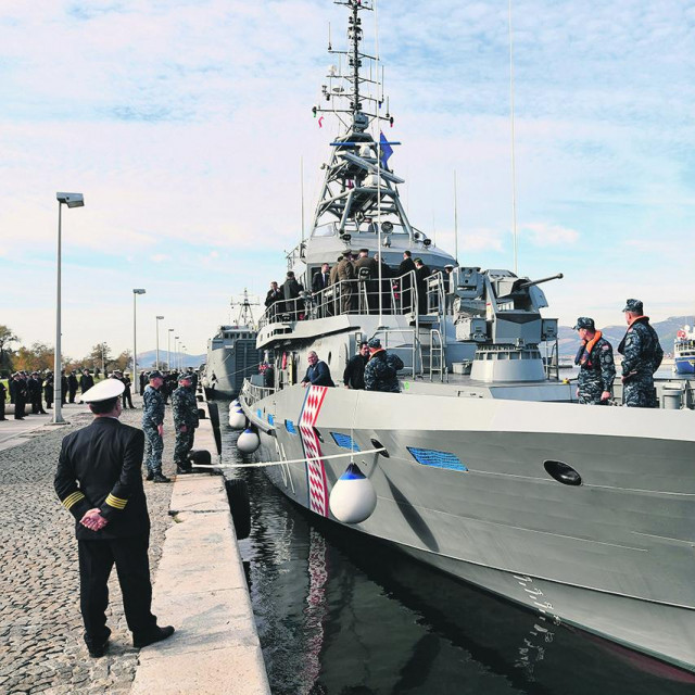 Prvi od pet ophodnih brodova, OOB-31 Omiš (na fotografiji) mornarici je predan 2018. godine