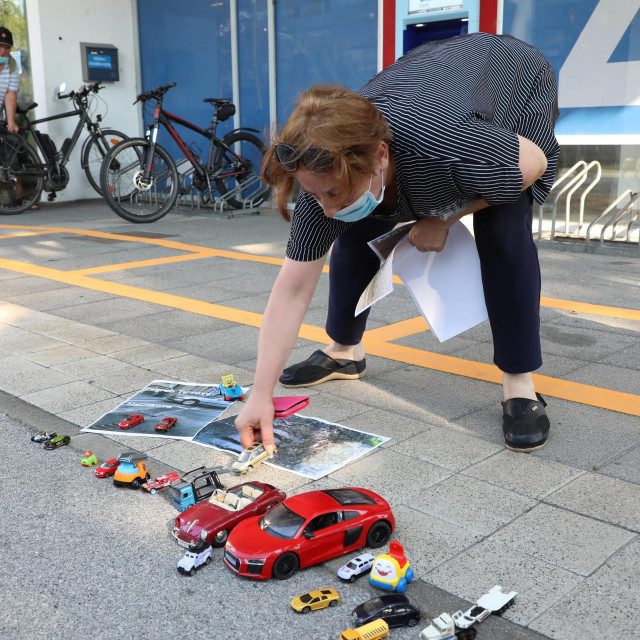 Prosvjed 'Vozi miško dok se grad raspada'