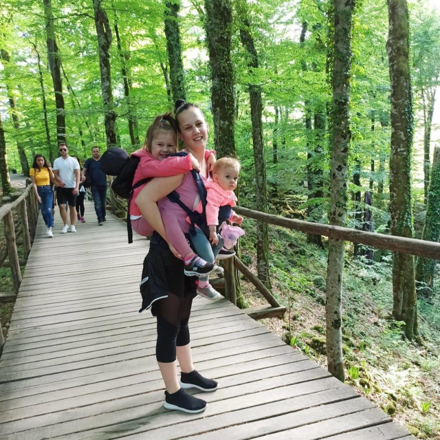 Nikolina Glavinić s kćerima