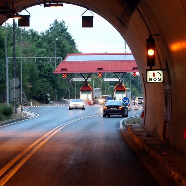 ri-tunel_ucka0703-pok