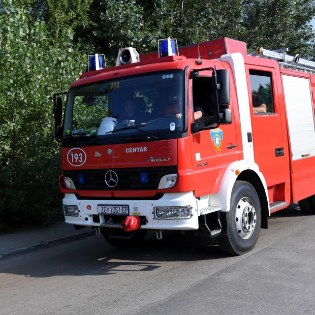 Vatrogasci na požarištu u C.I.O.S.-u