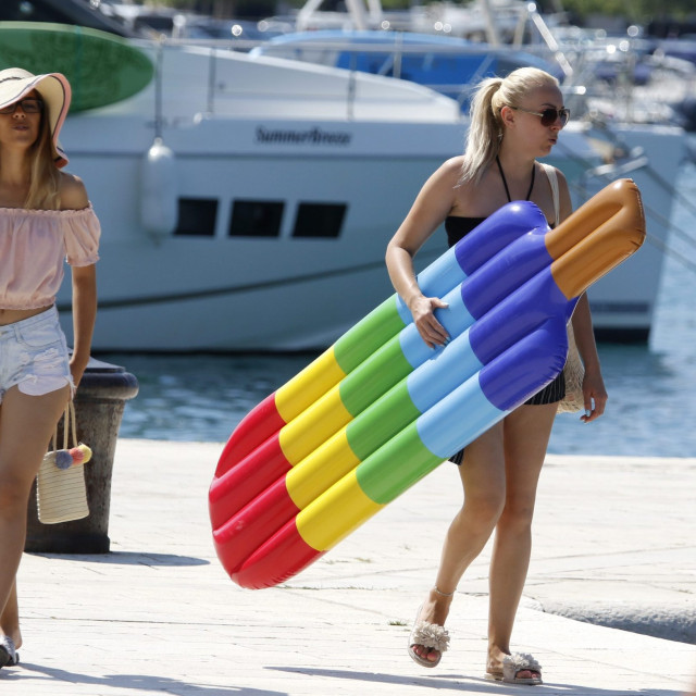 turisti_makarska1-290720