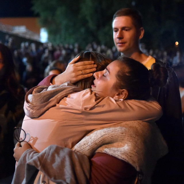 Emotivne scene ispred zatvora