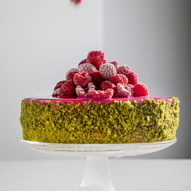 Torta od malina i pistacija