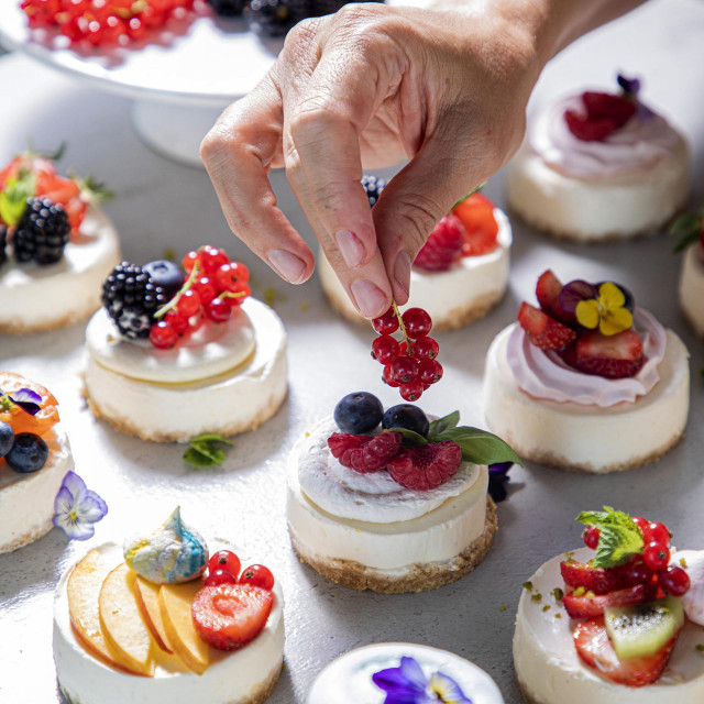 Zagreb, 280720.
Ljetni vocni kolaci Zakline Troskot iz Amelie slastica pripremljeni za Dobru hranu.