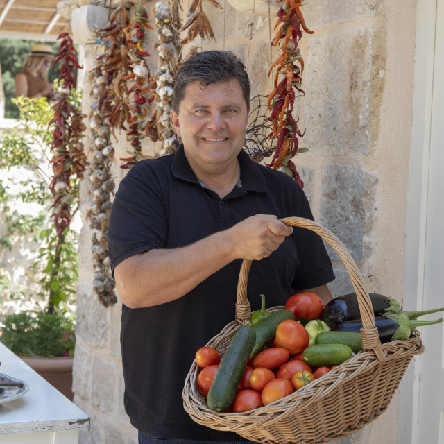 Na fotografiji: OPG Luko Musladin iz mjesta Ljubac u zaledju Dubrovnika.
 