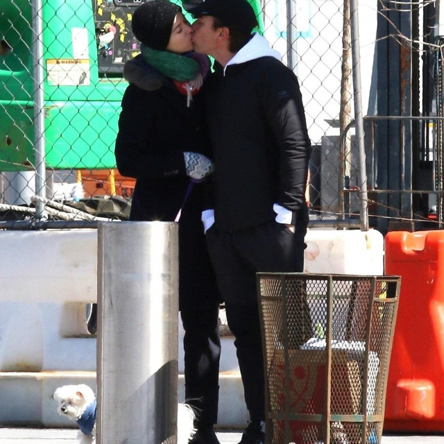 New York Cit, NY - Ewan McGregor and girlfriend Mary Elizabeth Winstead share a passionate kiss while walking their dog in Downtown Manhattan.

BACKGRID USA 1 MARCH 2020,Image: 502184039, License: Rights-managed, Restrictions:, Model Release: no, Credit line: BrosNYC/BACKGRID/Backgrid USA/Profimedia