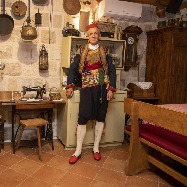 Mato Katičić goste dočekuje u tradicionalnoj nošnji čak i po najvećim vrućinama