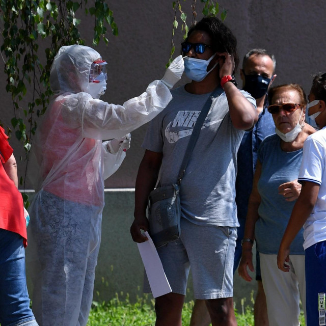 Građani se testiraju na koronavirus u Nastavnom zavodu za javno zdravstvo Dr. Andrija Štampar
 