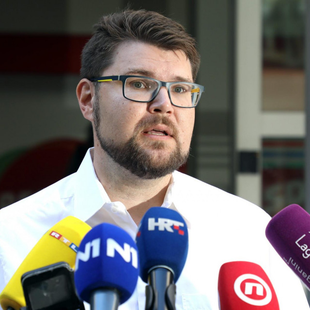 Peđa Grbin predao je kandidaturu na Iblerovom trgu