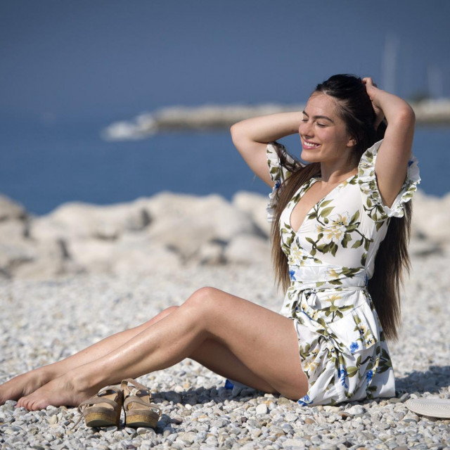 Ana Uršula Najev, mlada splitska glumica i pjevačica