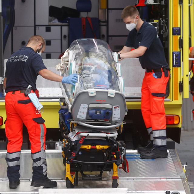 Transport Alekseja Navaljnog u bolnicu Charite