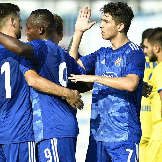 Antonio Marin (drugi zdesna)