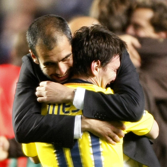 Lionel Messi u zagrljaju Pepa Guardiole