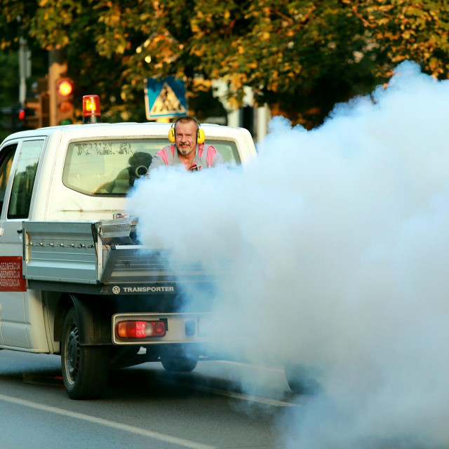 Zaprašivanje komaraca