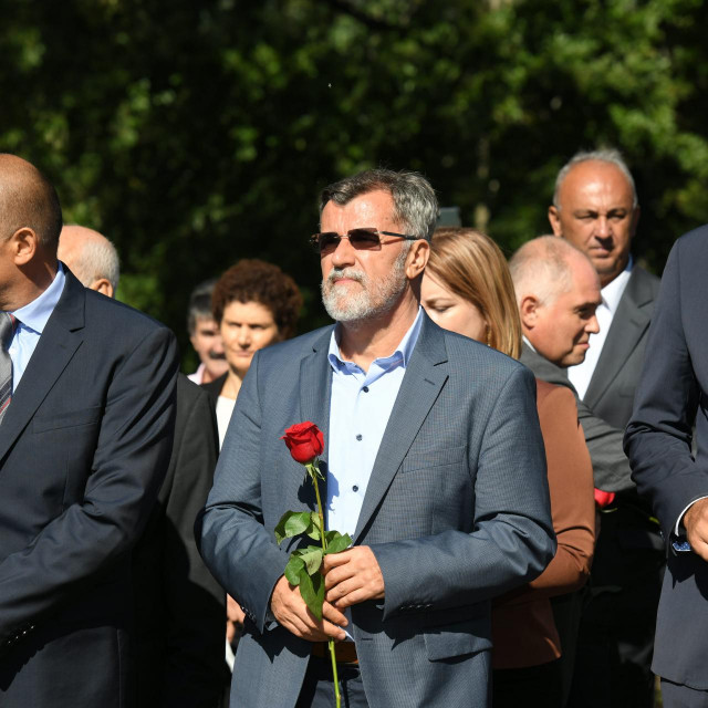 Veran Matić (u sredini)