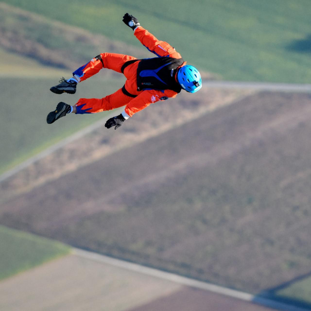 Probni let solarnog zrakoplova i skok s padobranom Raphaela Domjana