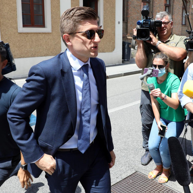 Zagreb, 150720.
Restoran Baltazar.
Premijer Andrej Plenkovic sazvao je sastanak predstavnika nove parlamentarne vecine. Sastanku su uz premijera i predstavnike HDZ-a prisustvovali i predstavnici nacionalnih manjina, predsjednik HSLS-a Dario Hrebak, predsjednik HNS-a Predrag Stromar i predsjednik Reformista Radimir Cacic.
Na fotografiji: Zdravko Maric