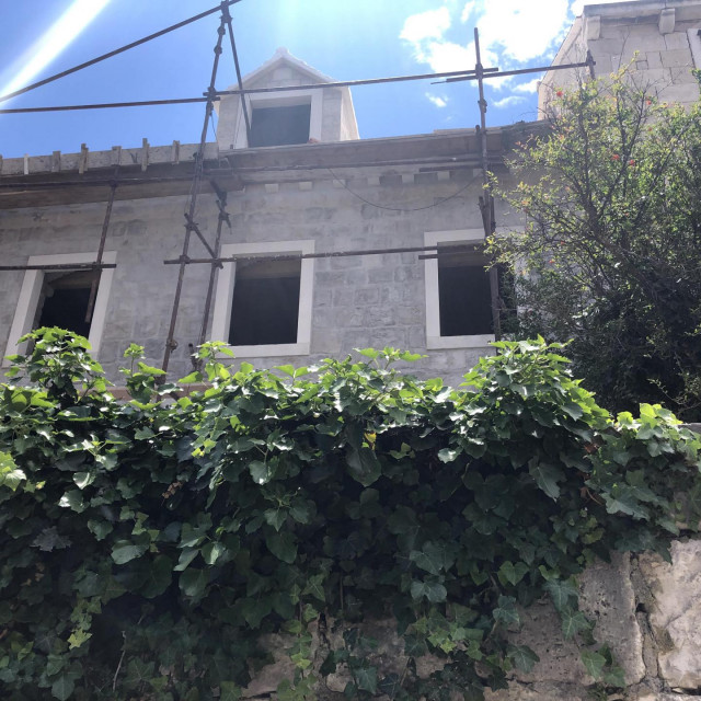 Na teren su izišli i policajci, a Općina je izdala odluku o obustavi radova tijekom sezone
