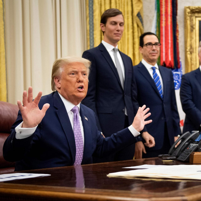 Jared Kushner, Steven Mnuchin, Robert O'Brien i Donald Trump