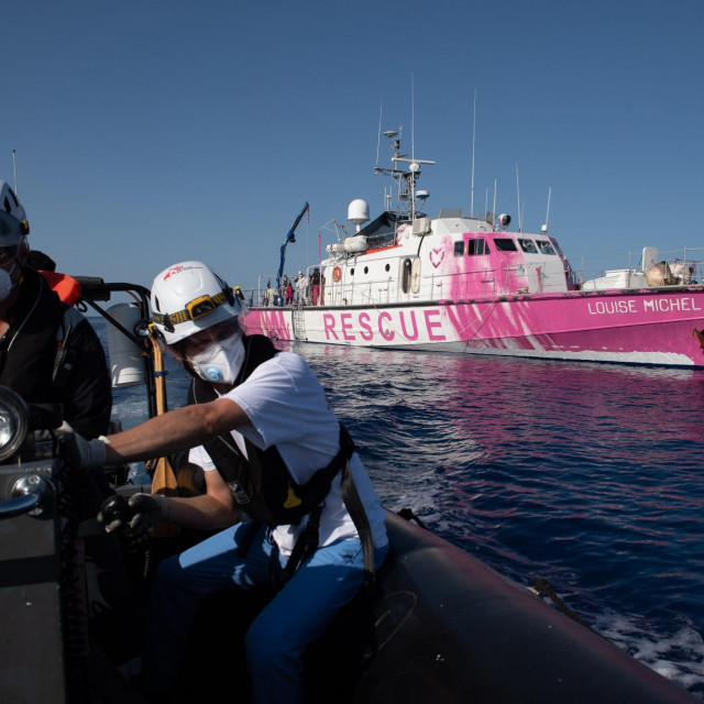 Banksyjev brod ”Louise Michel” u akciji spašavanja 22. kolovoza