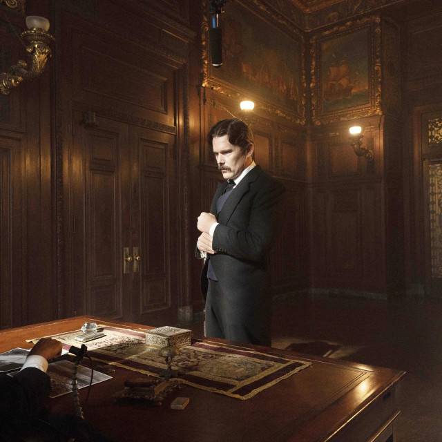 Ethan Hawke kao Nikola Tesla