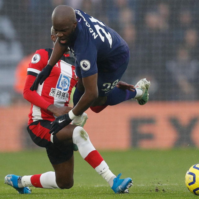 Tanguy Ndombele (desno)