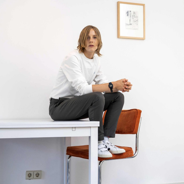 Roman je u nizozemskom originalu objavljen u zimu 2018. godine i trebalo je dvije godine da se autoričini roditelji ohrabre pročitati ga