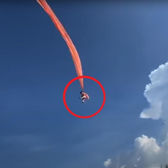 Zmaj nosi djevojčicu