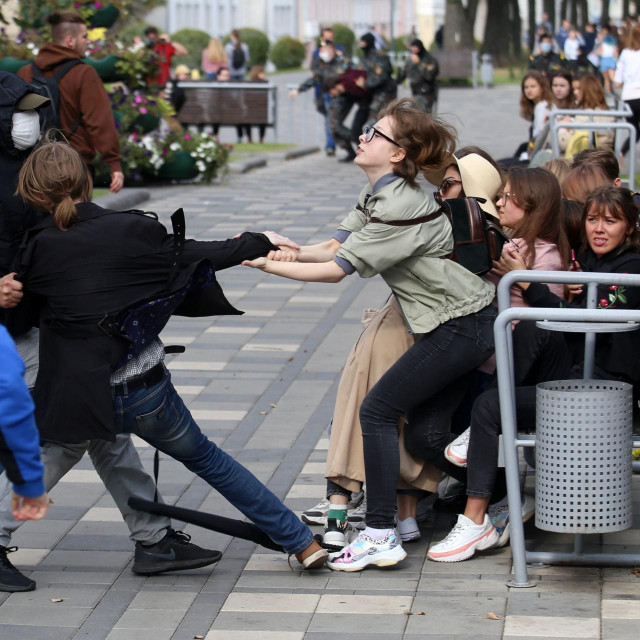 Policija upotrebljava silu protiv studenata u Minsku