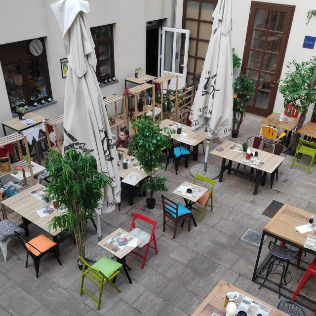 Terasa restorana American Bar Dollar