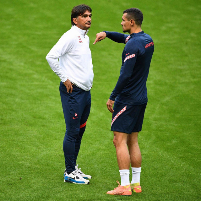 Zlatko Dalić i Dejan Lovren tijekom zadnjeg treninga Hrvatske u Parizu