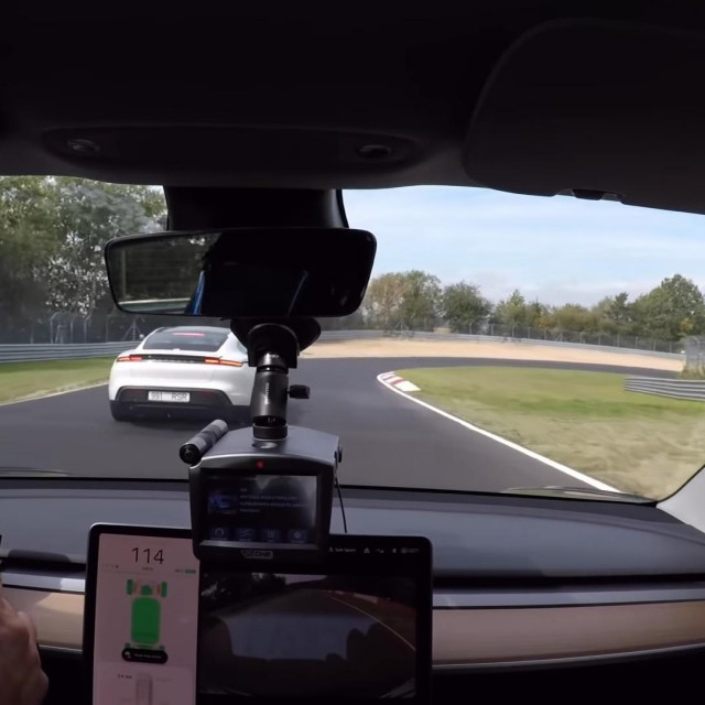 Tesla vs Taycan