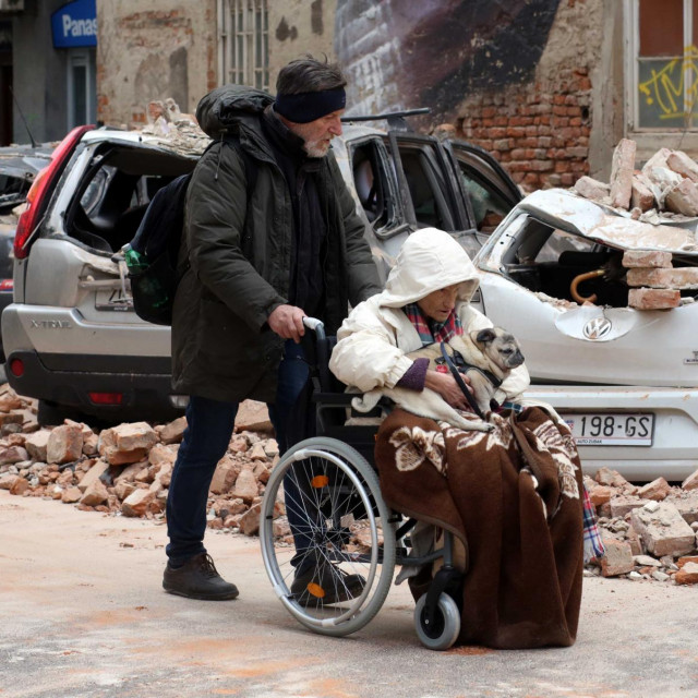 Fotografija snmljena neposredno nakon potresa