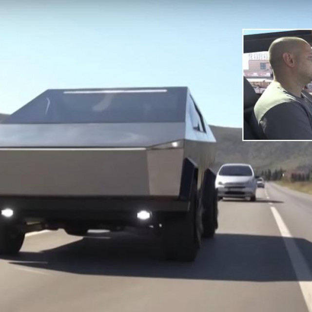 Replika Tesle Cybertruck
