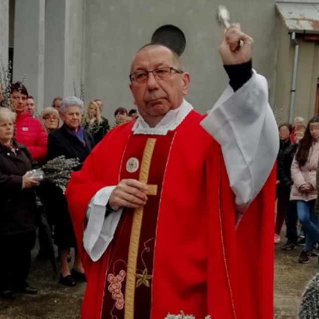 Slavko Večerin (sredina)