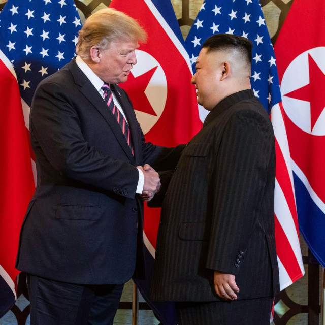 Donald Trump i Kim Jong-un prije sastanka u Hanoju