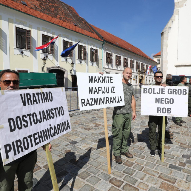 Prosvjed pirotehničara na Markovom trgu