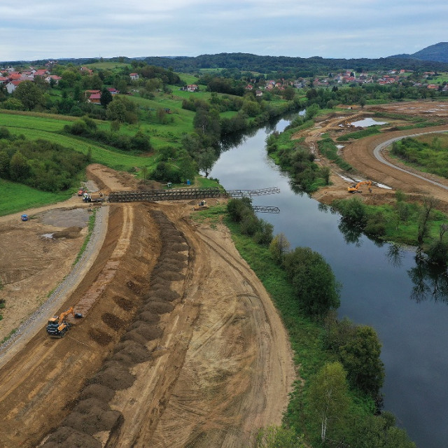 Izgradnja nasipa u karlovačkim naseljima Logorište i Mala Švarča