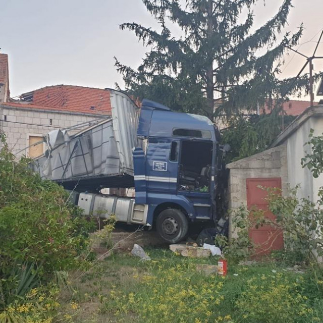 Prometna nesreća u Lovreću